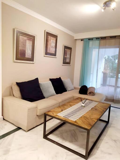 Apartamento Deluxe Puerto Banus Apartment Marbella Bagian luar foto