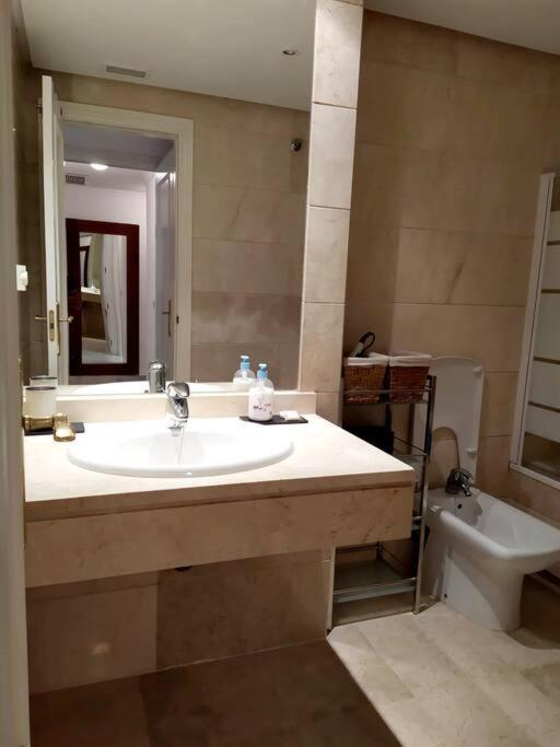 Apartamento Deluxe Puerto Banus Apartment Marbella Bagian luar foto